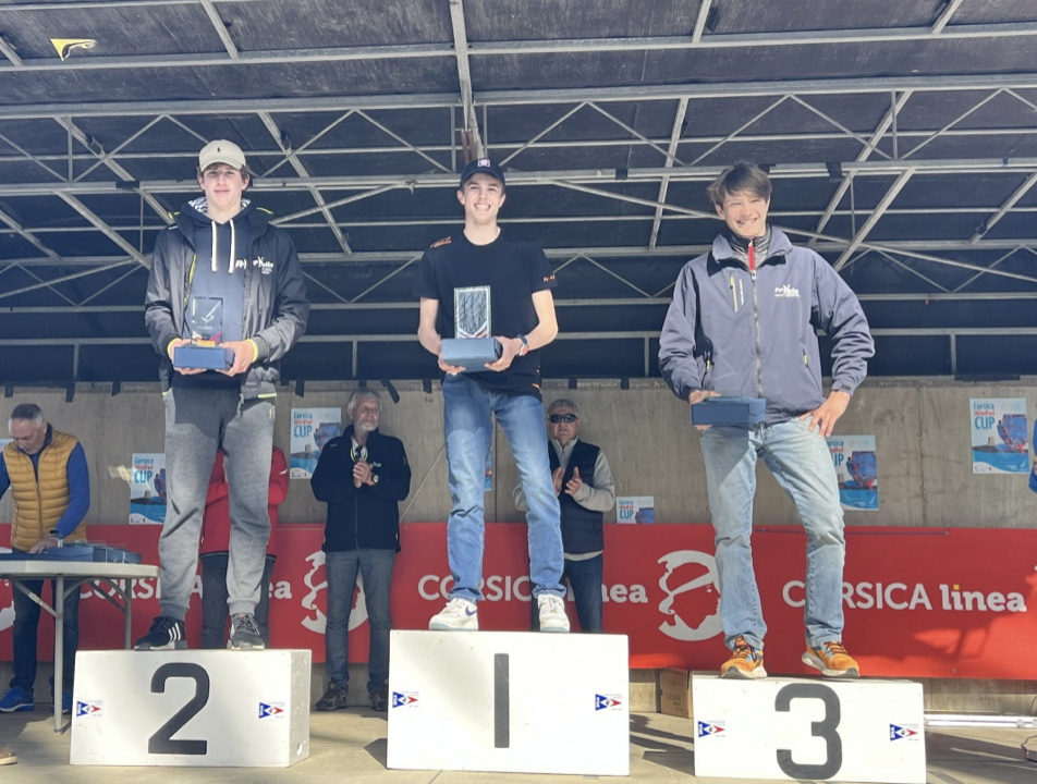 Victoire de Pierre Schmitz (CN Couardais Goisil) en U17 sur la première édition de la Corsica Windfoil Cup de Lisula !